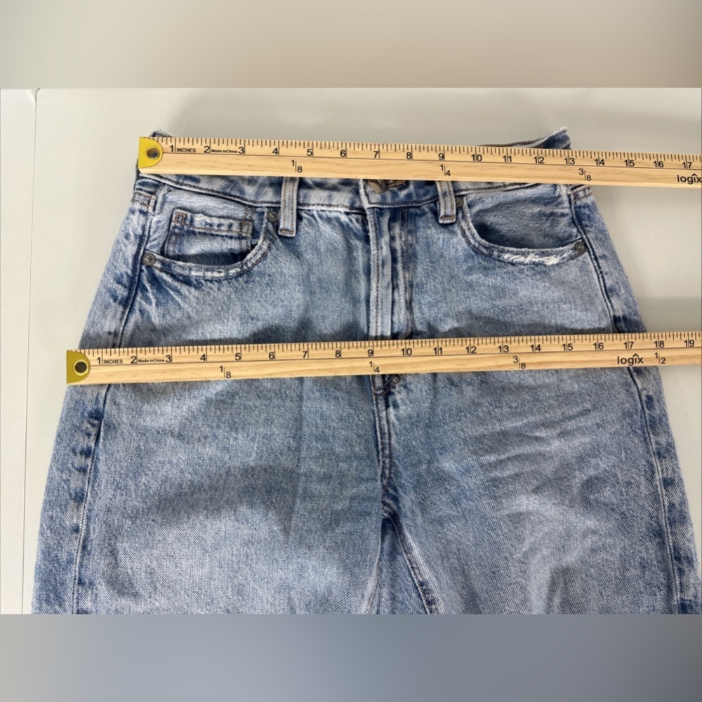 American Eagle Mom Straight Jean Womens Size 4 Destroyed Light Wash Denim - Picture 2 of 14